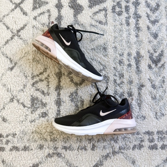 Nike Air Max Motion 2 Black Barely Rose - Picture 1 of 4